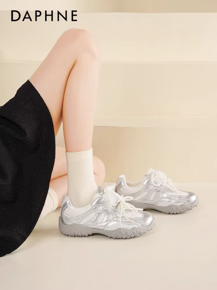 Giày tập múa ba lê Daphne dành cho nữ 2025, giày nữ mùa thu mới, giày đế dày thoáng khí, trang trí ruy băng ngọc trai, kiểu dáng thường ngày