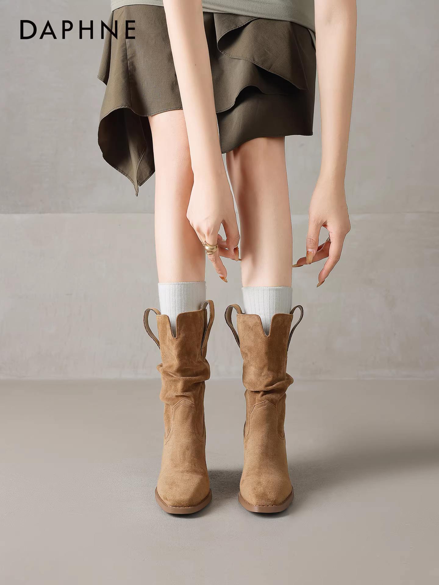 Giày bốt cổ ngắn mũi nhọn Daphne dành cho nữ, mẫu mới thu đông 2025, lót lông cừu, gót dày, kiểu dáng ôm sát, gót cao Melard.