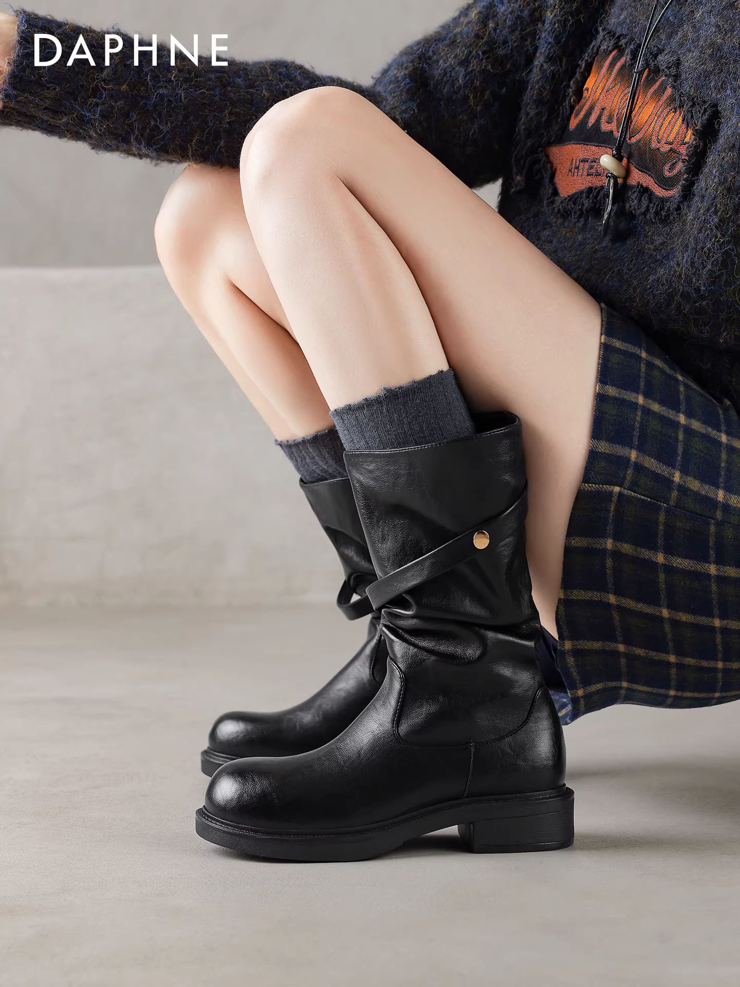 Giày bốt ngắn Daphne, bốt đen nữ, bốt cao đến giữa bắp chân, mẫu mới mùa đông 2025, bốt cao gót thô, bốt cưỡi ngựa, bốt Martin lót lông