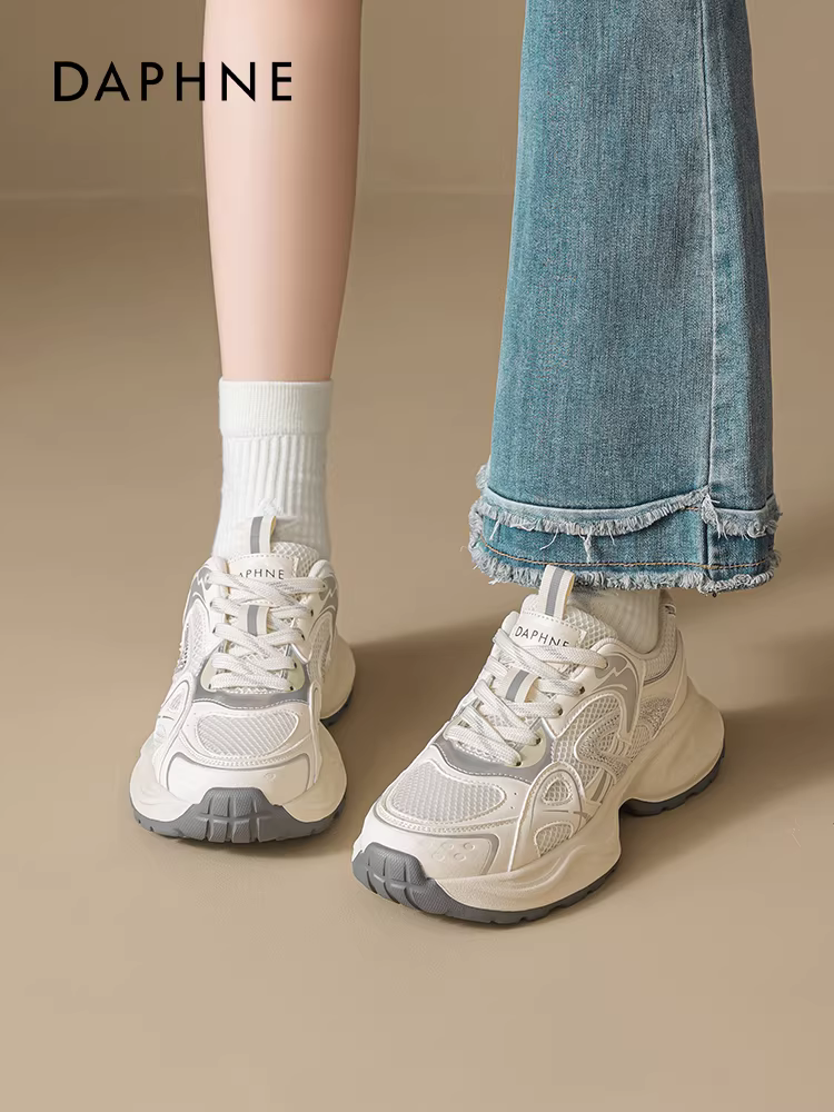 Giày bố đế dày Daphne dành cho nữ 2026 mùa xuân mới siêu phổ biến giày thể thao màu trắng thoải mái thoáng khí giày thể thao thông thường