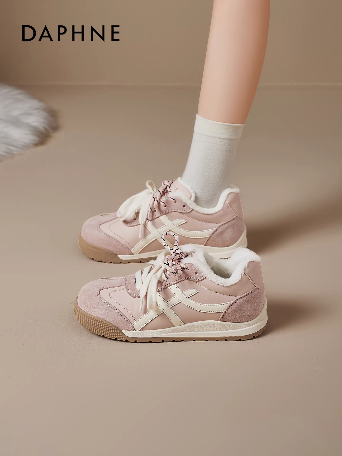 Giày tập luyện Đức lót lông cừu Daphne dành cho nữ, mùa đông 2025, giày cotton dày dặn giữ ấm mới, giày thể thao, ủng tuyết siêu thời trang.