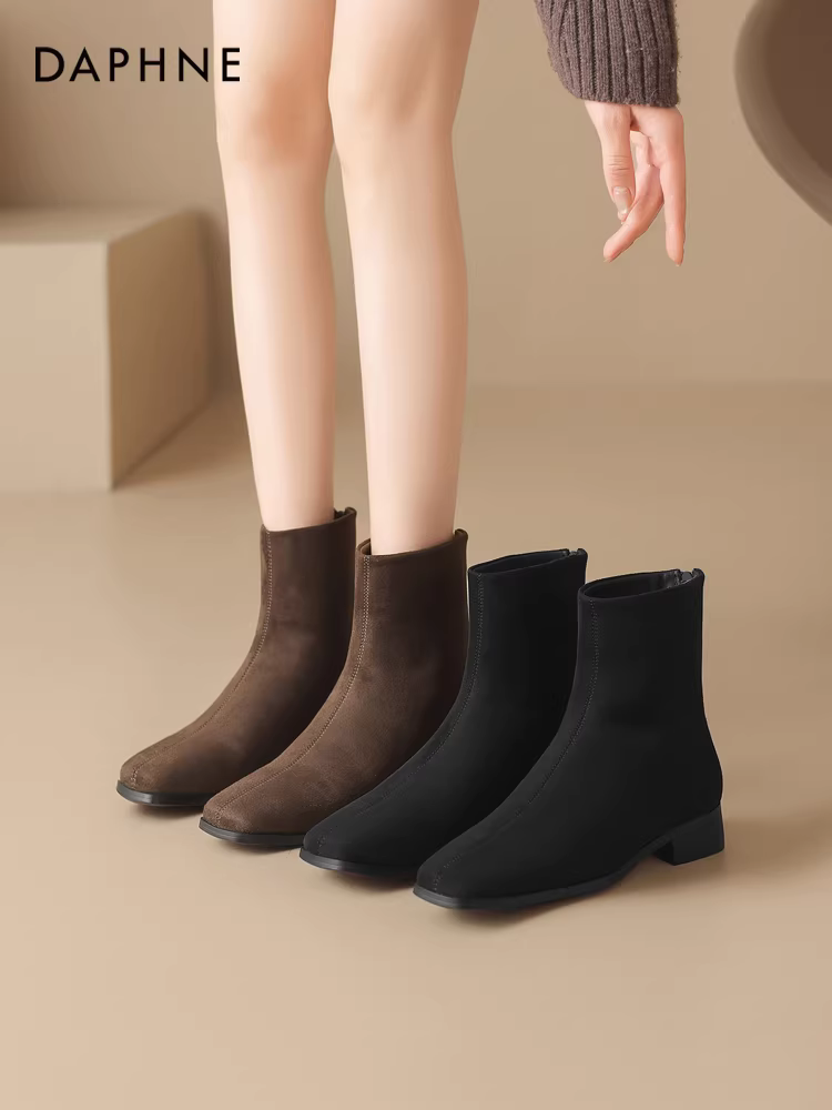 Giày bốt ngắn da lộn Daphne dành cho nữ, mẫu mới thu đông 2025, kiểu ôm sát, có lớp lót lông cừu, đế bằng, phong cách Pháp, giày mẹ.