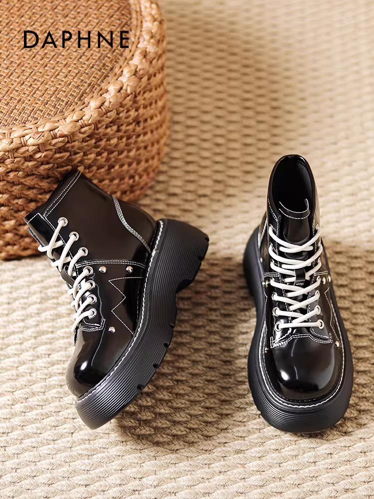 Giày bốt Martin đế dày Daphne dành cho nữ 2025, kiểu Anh, chất liệu da bóng đen, kiểu ngắn, mùa xuân thu, giày bốt đơn nữ