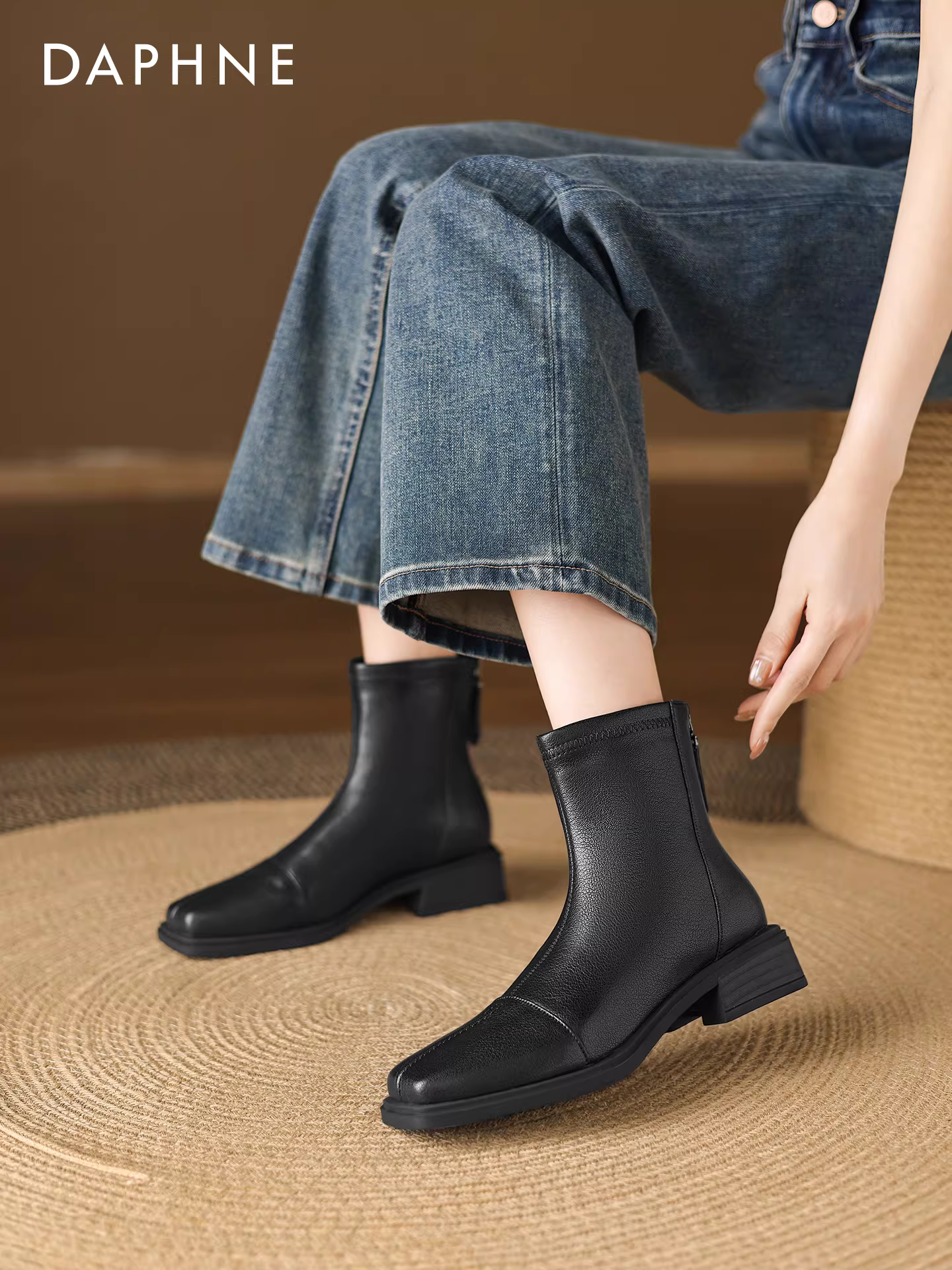 Giày bốt ngắn Martin đế thô mũi vuông màu đen Daphne 2025, mẫu mới thu đông dành cho nữ, chất liệu da