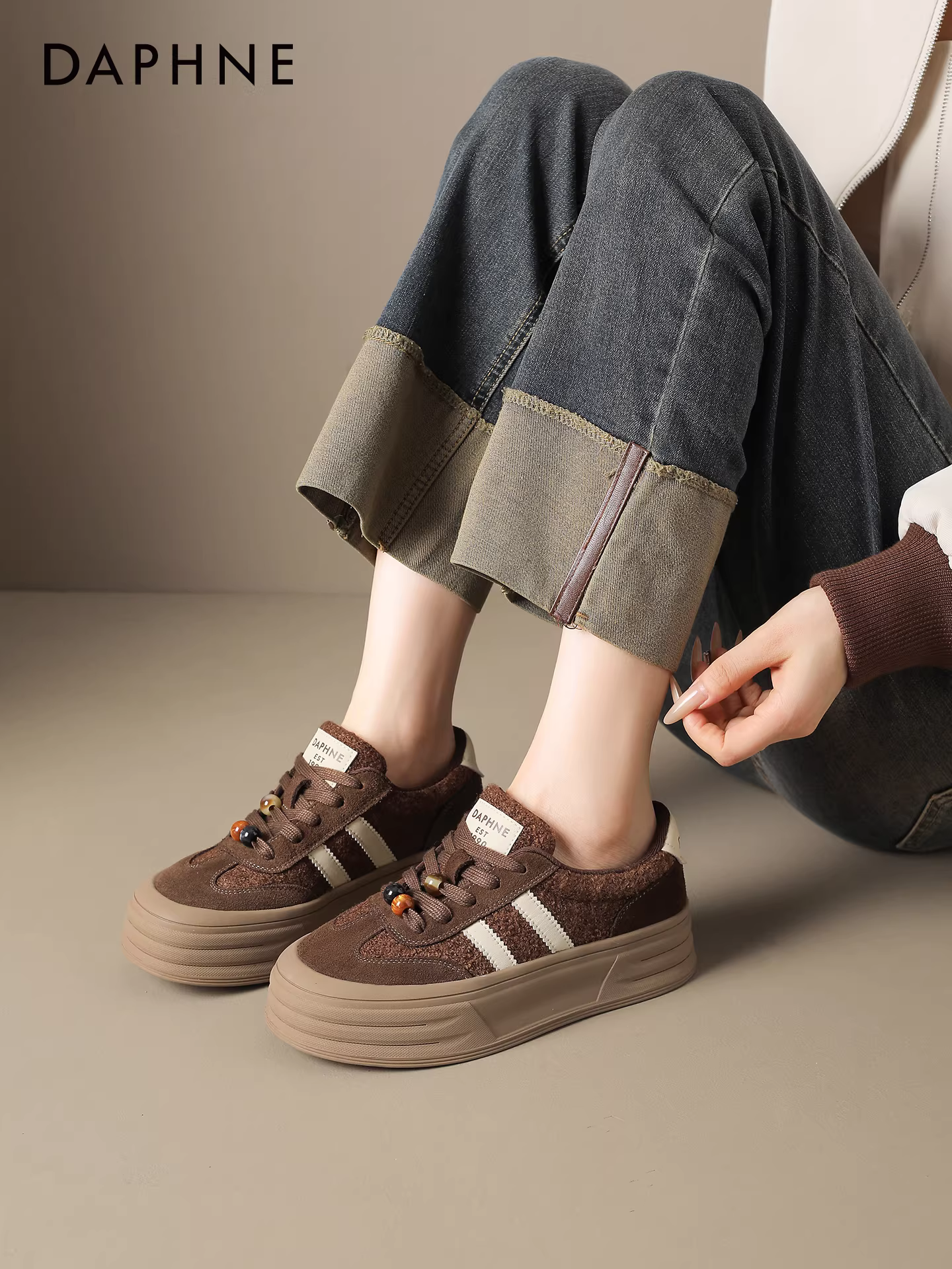 Giày tập thể thao đế dày kiểu Đức Daphne dành cho nữ, giày mùa thu mới 2025, giày thể thao màu nâu, giày đế bằng tăng chiều cao cho nữ.