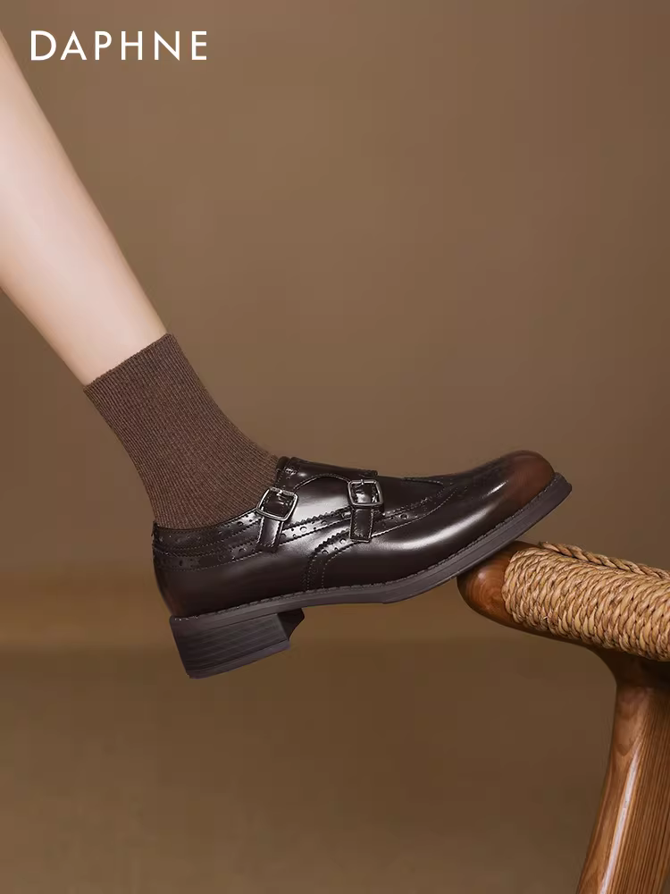 Giày Loafer đế dày Daphne dành cho nữ, mẫu mới Thu 2025, giày nữ màu nâu phong cách Anh, giày da nhỏ, giày bệt kiểu Brogue