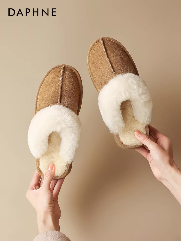 Giày bông da thật Daphne 2025 mới dành cho nữ mùa đông ấm áp, kiểu lười, mũi kín, kiểu ủng tuyết