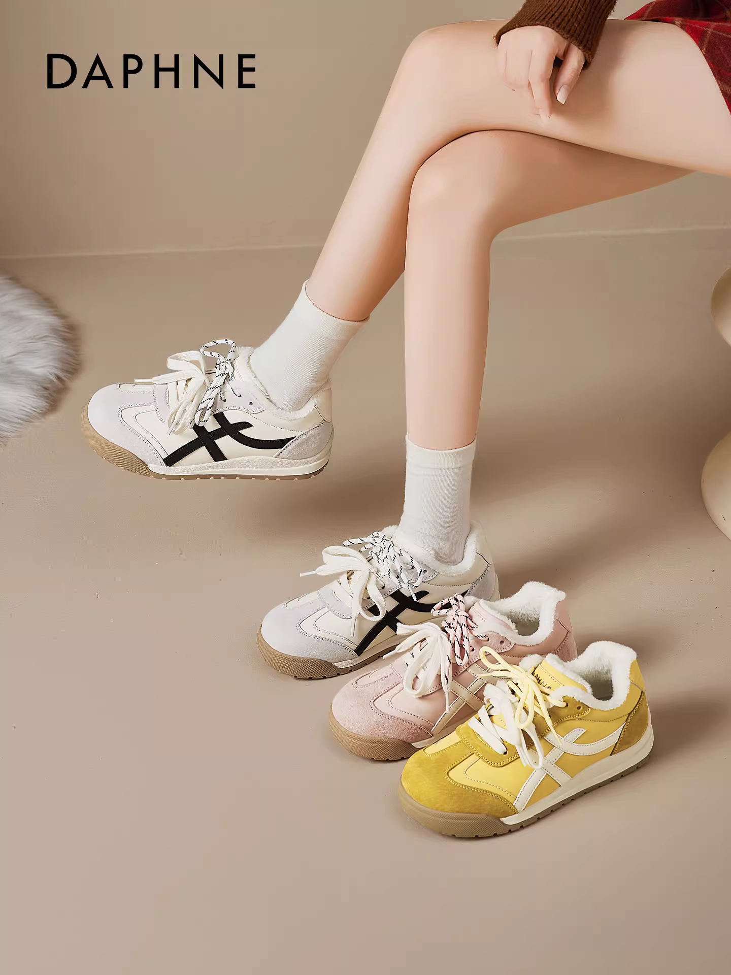 Giày tập luyện Đức lót lông cừu Daphne dành cho nữ, mùa đông 2025, giày cotton dày dặn giữ ấm mới, giày thể thao, ủng tuyết siêu thời trang.