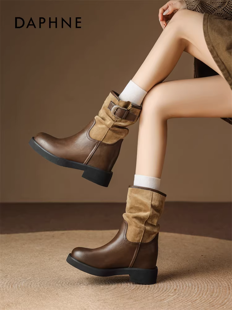 Giày bốt nữ Daphne kiểu dáng xuông năm 2025, mẫu mới thu đông, đế dày, phong cách retro, kiểu Melard, bốt ngắn, bốt cưỡi ngựa nữ kiểu Tây