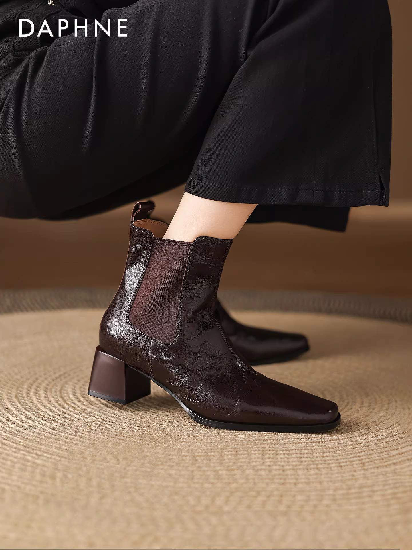 Giày bốt ngắn màu nâu Daphne dành cho nữ 2025, giày bốt mùa đông mới dành cho nữ, mũi vuông, gót dày, kiểu Martin, kiểu Chelsea, chất liệu da