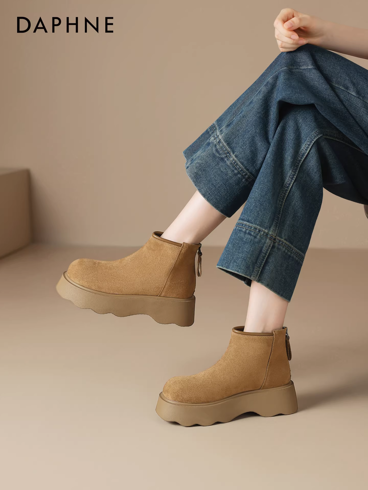 Giày bốt Martin đế dày Daphne dành cho nữ 2025, kiểu dáng cổ điển mùa thu đông, mũi rộng, đế platform, cổ ngắn, lót lông, kiểu Birkenstock, đi được cả khi trời tuyết.