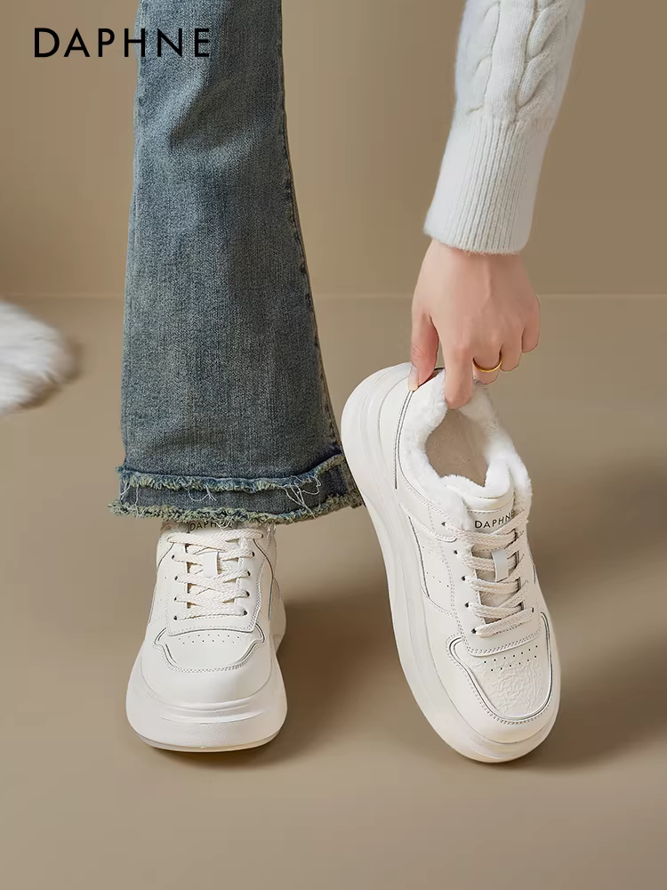 Giày thể thao đế dày màu trắng Daphne dành cho nữ, giày thể thao mùa đông mới 2025, giày cotton lót lông đa năng, giày đế xuồng.