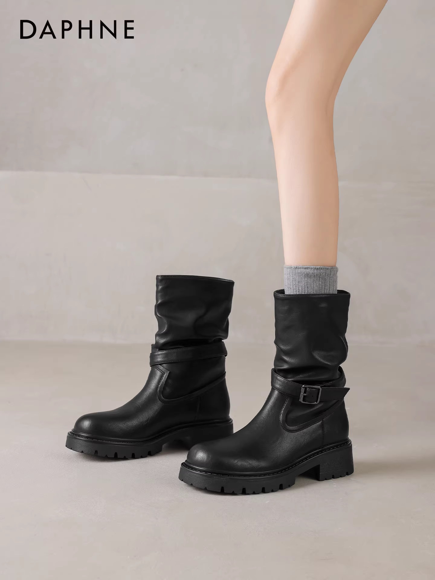 Giày bốt cổ ngắn đế dày Daphne dành cho nữ, mẫu mới thu đông 2025, lót lông cừu, màu đen, kiểu dáng xuông, ôm chân, kiểu dáng Martin.