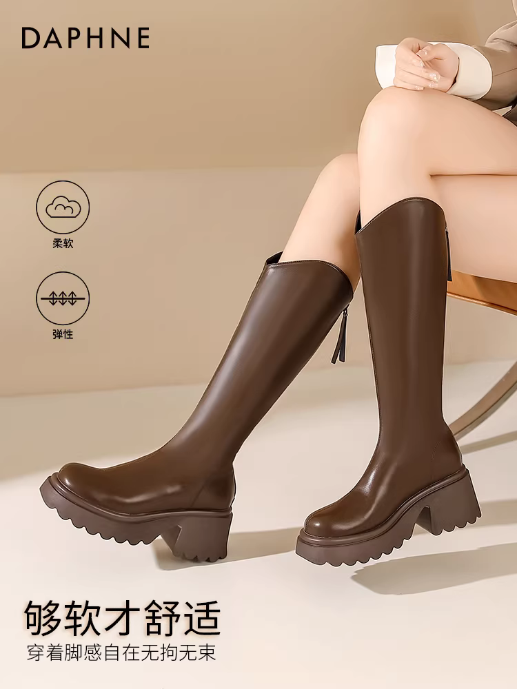 Giày bốt cao cổ Daphne đế dày kiểu chữ V, mùa thu đông 2025, lót lông, phong cách retro Anh quốc, dành cho nữ