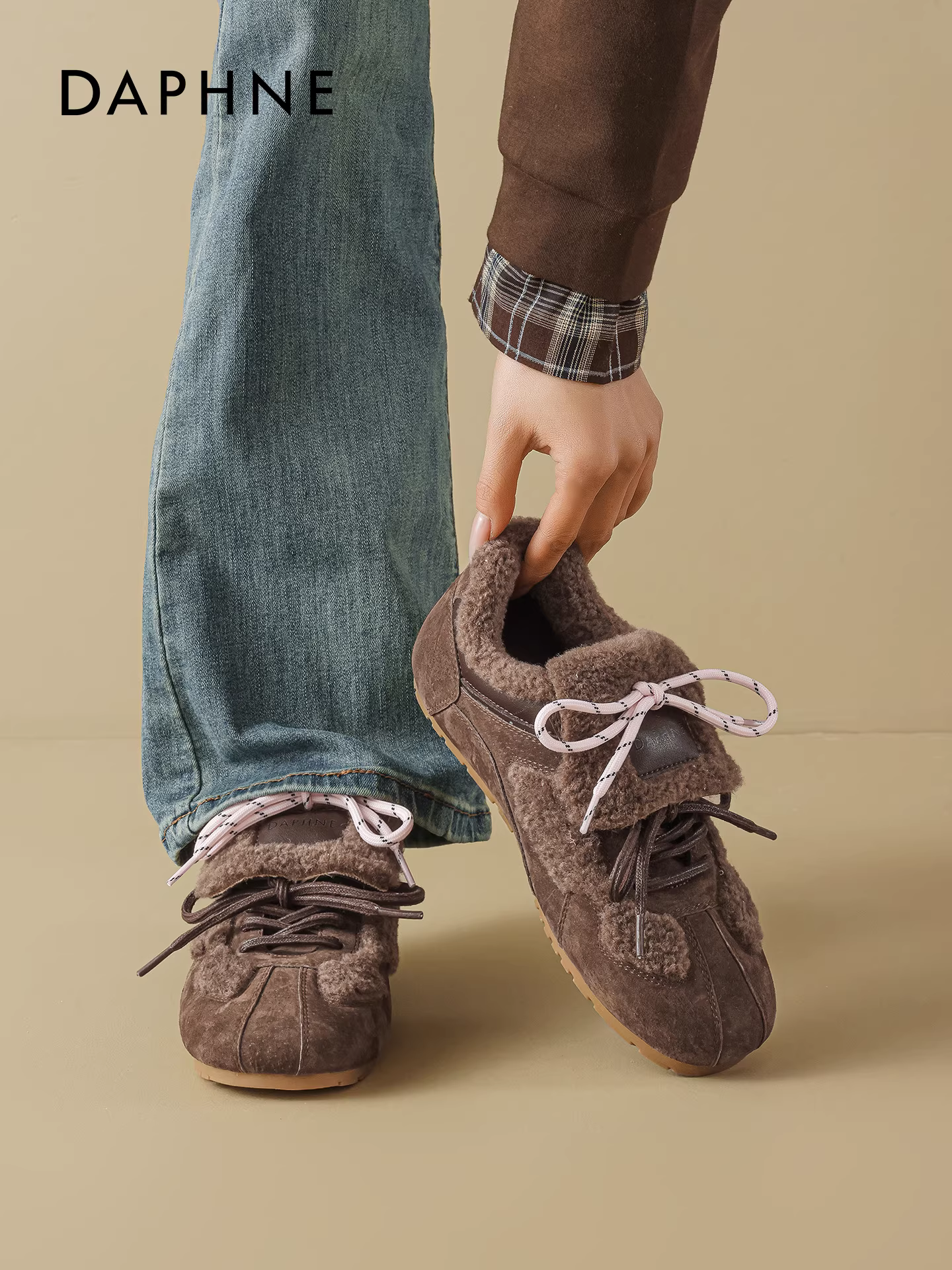 Giày tập luyện Đức lót lông Daphne dành cho nữ, giày bốt giữ ấm mùa đông mới năm 2025, giày thể thao đế bằng, giày bông lông mềm.