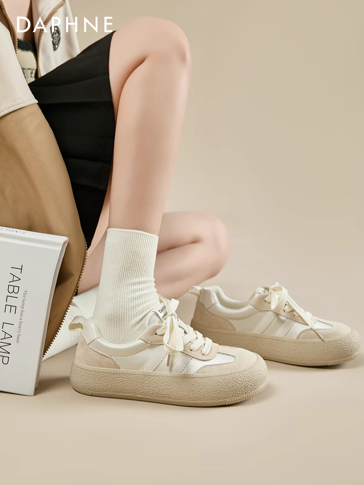 Giày tập Đức đế dày Daphne dành cho nữ, giày thường ngày mùa xuân mới 2025, giày nữ tăng chiều cao, giày thể thao màu trắng, giày thể thao đế bằng.