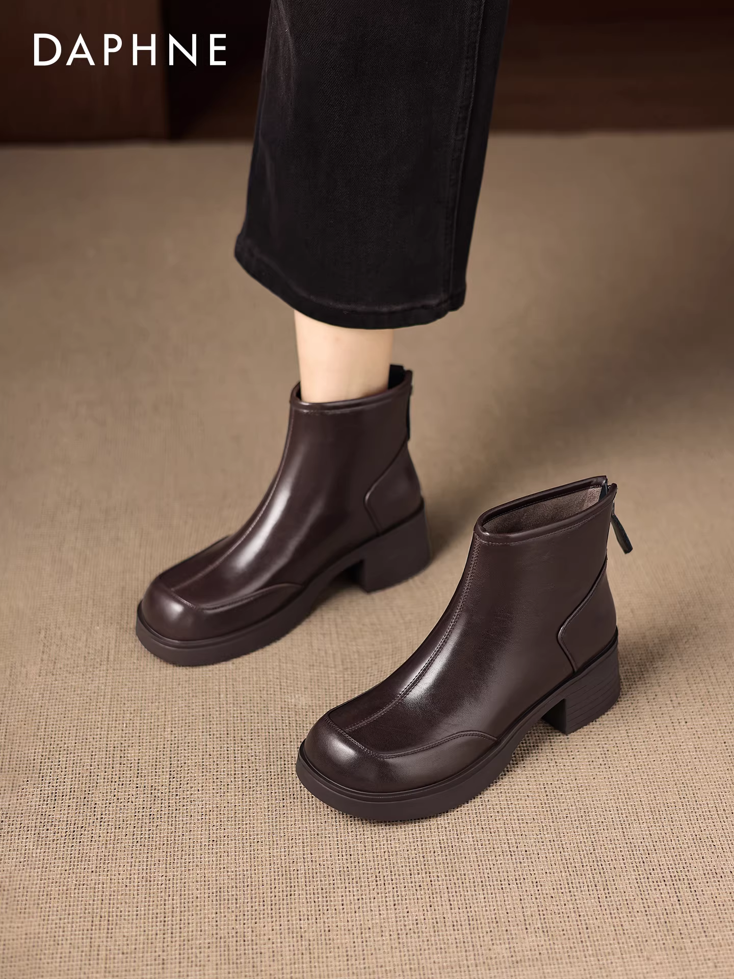 Giày bốt cổ ngắn gót dày Daphne dành cho nữ, mẫu mới mùa đông 2025, đế dày, kiểu Martin, kiểu dáng ôm sát, phong cách Anh, kiểu Chelsea