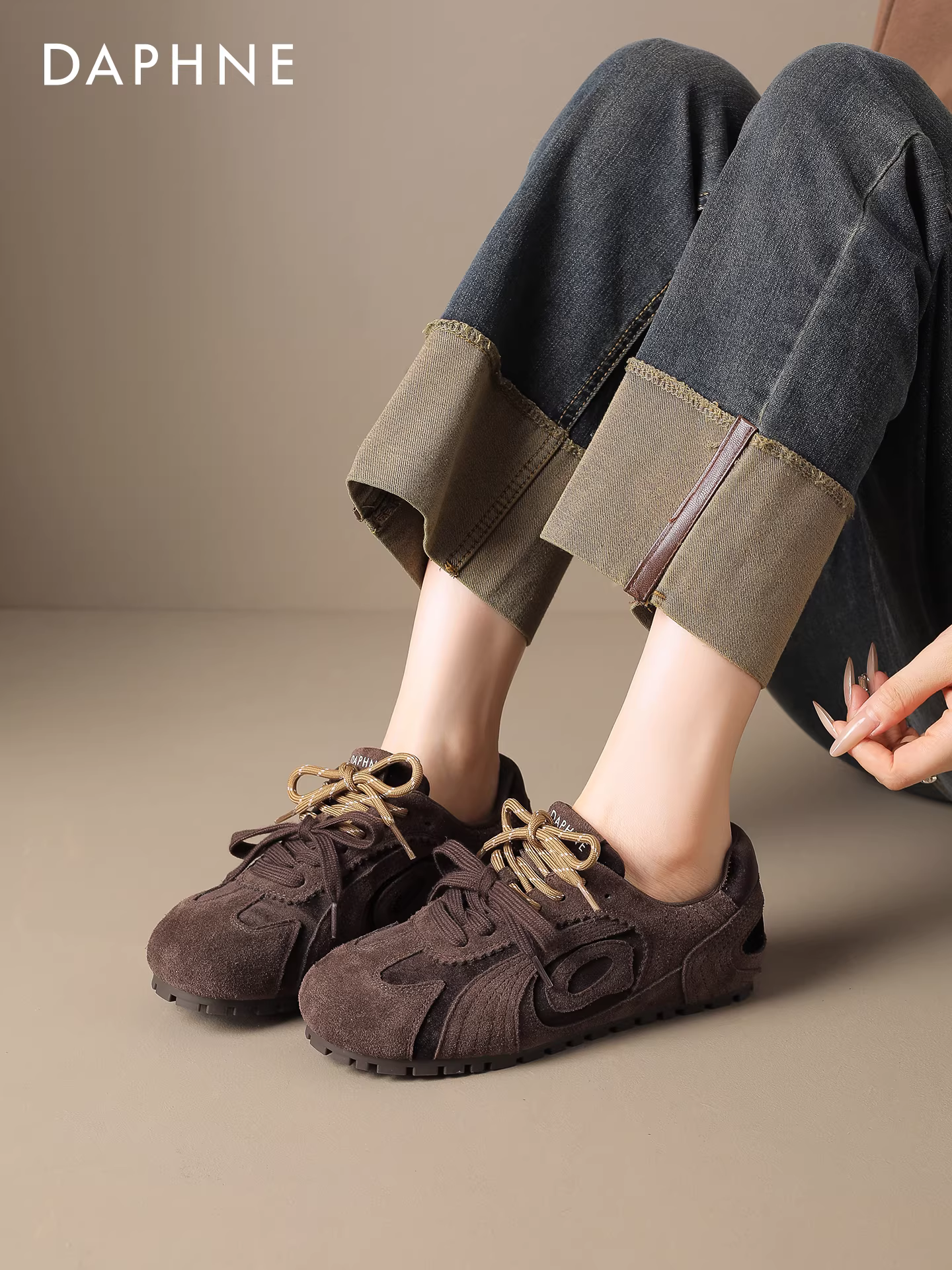 Giày thể thao nữ Daphne màu cà phê, kiểu buộc dây, đế bằng, phong cách Đức, mùa thu đông 2025, lót lông cừu, kiểu giản dị
