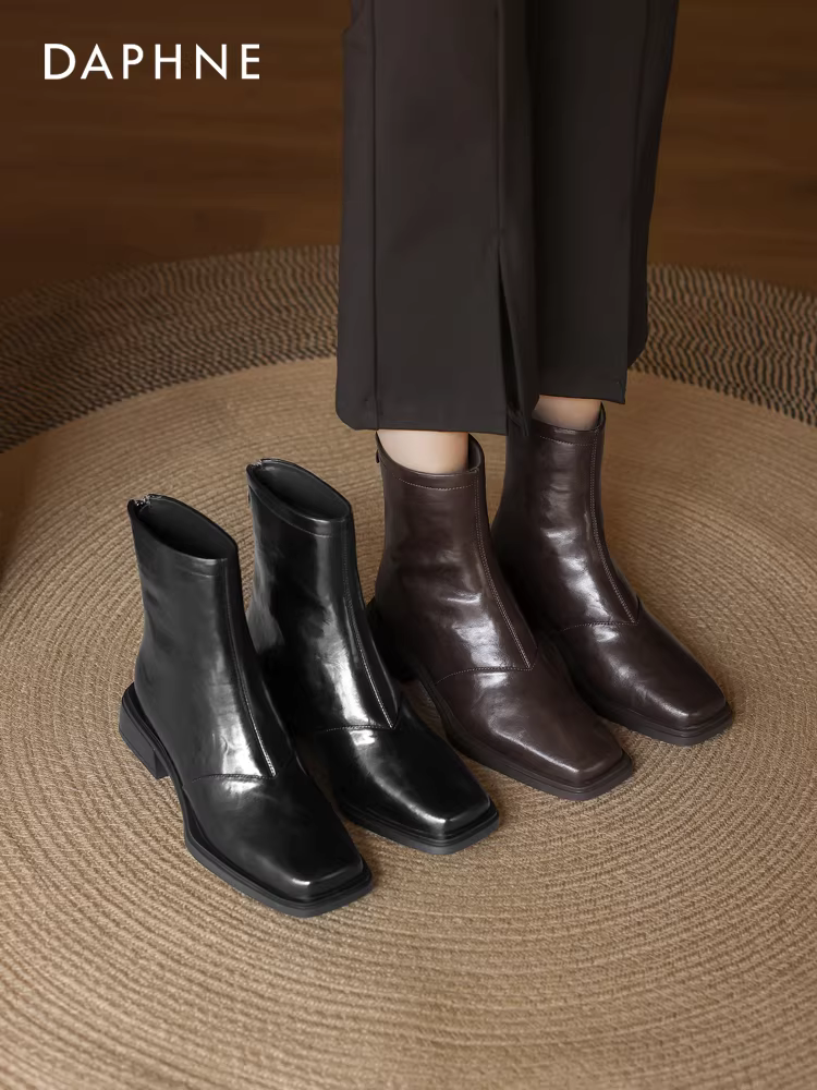 Giày bốt ngắn Daphne dành cho nữ 2025, mẫu mới thu đông, kiểu Martin, mũi vuông, đế bằng, lót lông mùa đông, kiểu dáng Pháp, ôm chân.