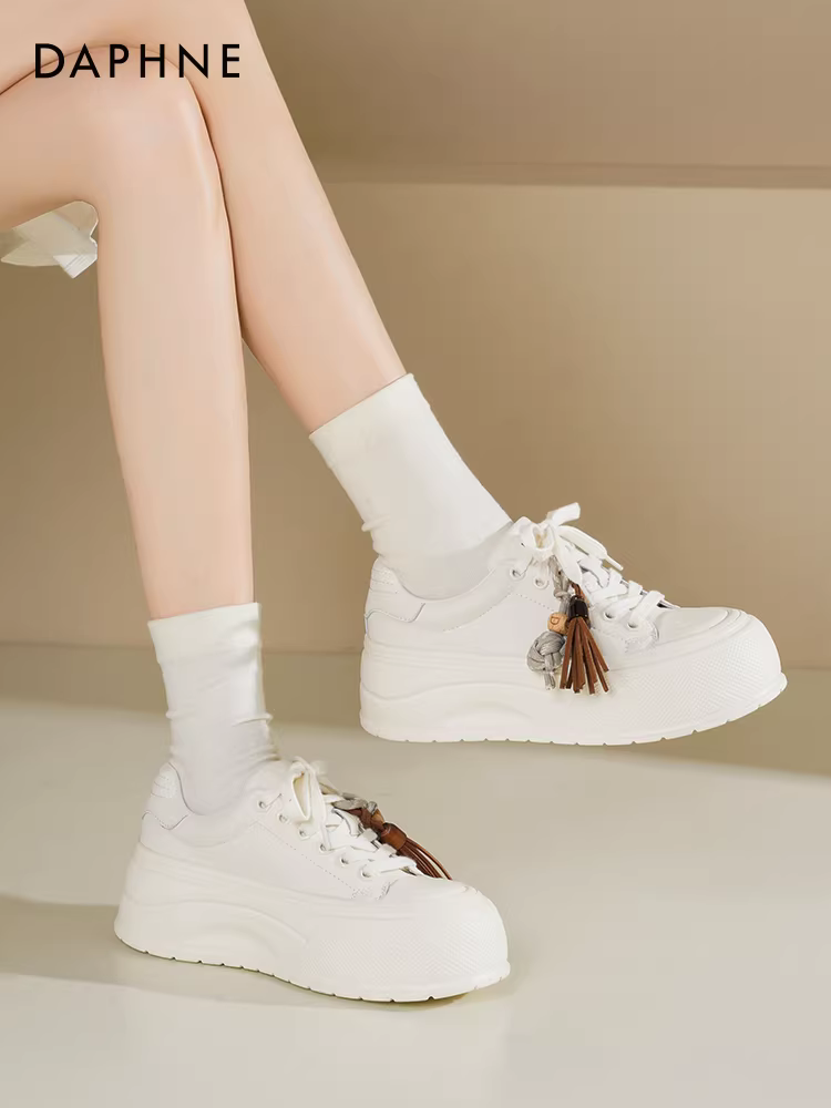 Giày thể thao đế dày màu trắng Daphne dành cho nữ 2025, mẫu mới mùa thu, đa năng, giày thường ngày cho nữ nhỏ nhắn, giày thể thao tăng chiều cao