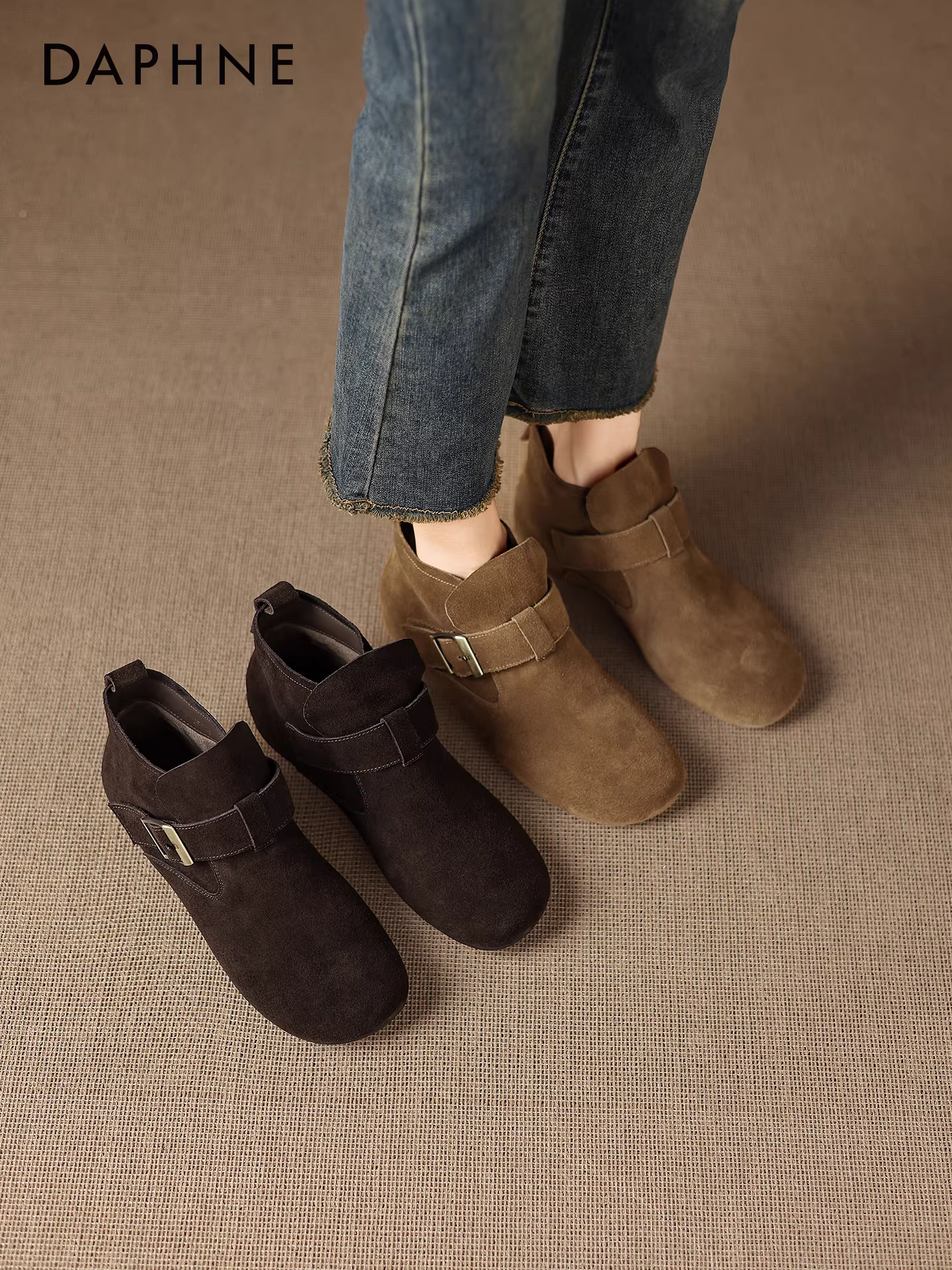 Giày bốt ngắn Daphne dành cho nữ, giày Chelsea lót lông mùa đông 2025 mới, giày bốt đế bằng, giày bốt Martin đế mềm.