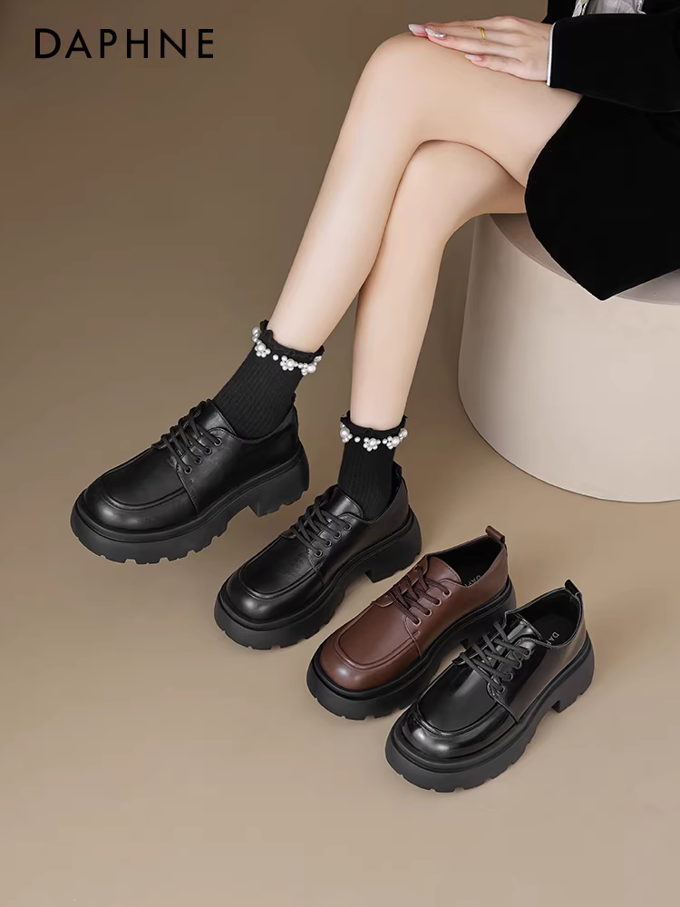 Giày lười đế dày Daphne dành cho nữ 2025, mẫu mới thu đông, lót lông mềm mại, thoải mái, kiểu Anh, chất liệu da đen