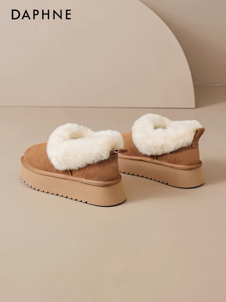 Giày bốt tuyết cổ thấp Daphne dành cho nữ, kiểu mới mùa đông 2025, lót lông cừu dày, giày lông xù ấm áp, đế dày, giày bông Đông Bắc