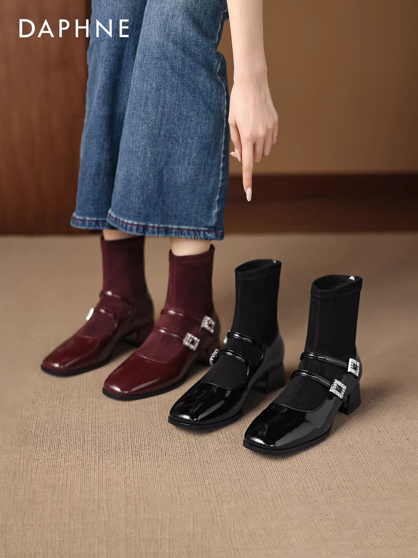 Giày bốt cao gót ngắn Daphne dành cho nữ, bốt đỏ nữ, bốt da lộn ôm sát kiểu mới 2025, bốt kiểu Mary Jane, giày cưới