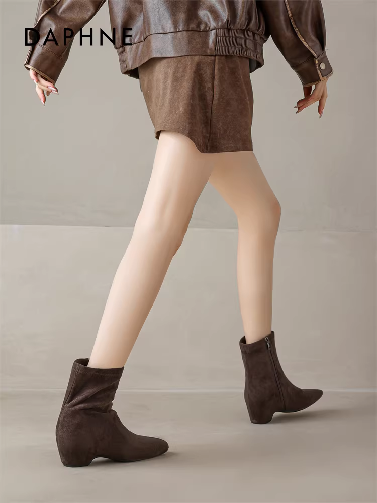 Giày bốt ngắn lót lông Daphne dành cho nữ, kiểu mới mùa đông 2025, thanh lịch, cao gót, tôn dáng, kiểu retro, giữ ấm, đi được khi trời tuyết.