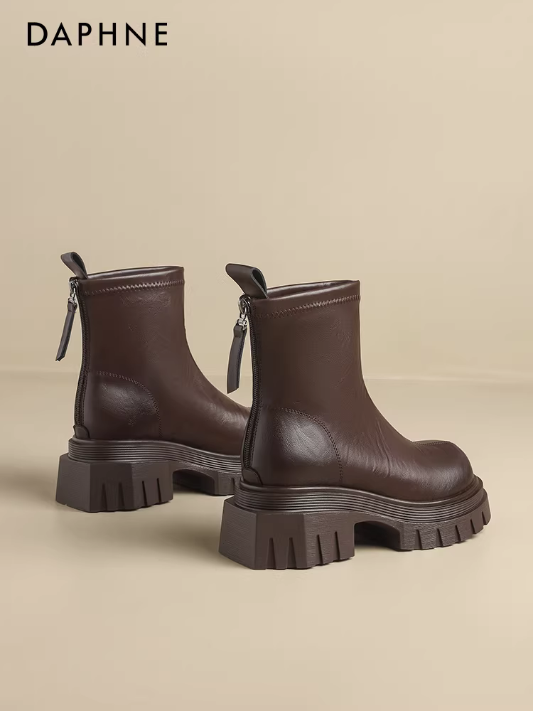 Giày bốt Martin màu nâu Daphne dành cho nữ mùa đông 2025, kiểu mới đế dày tăng chiều cao, kiểu Melard cổ ngắn có lót lông cừu
