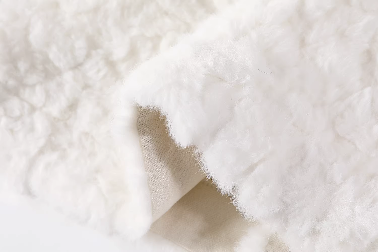 Áo khoác len cừu dài vừa phải kiểu Hàn Quốc có nút cài có mũ trùm đầu lót lông cừu màu trắng dành cho nữ, mùa thu đông, cao cấp và siêu phong cách.