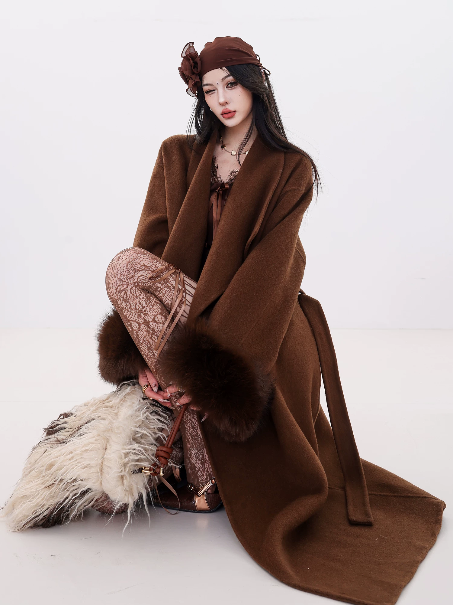 Áo khoác lông cáo hai mặt dài kiểu dáng cổ điển ABWLR Winter Love Song dành cho nữ, có ve áo, eo được định hình và dây buộc, chất liệu len.
