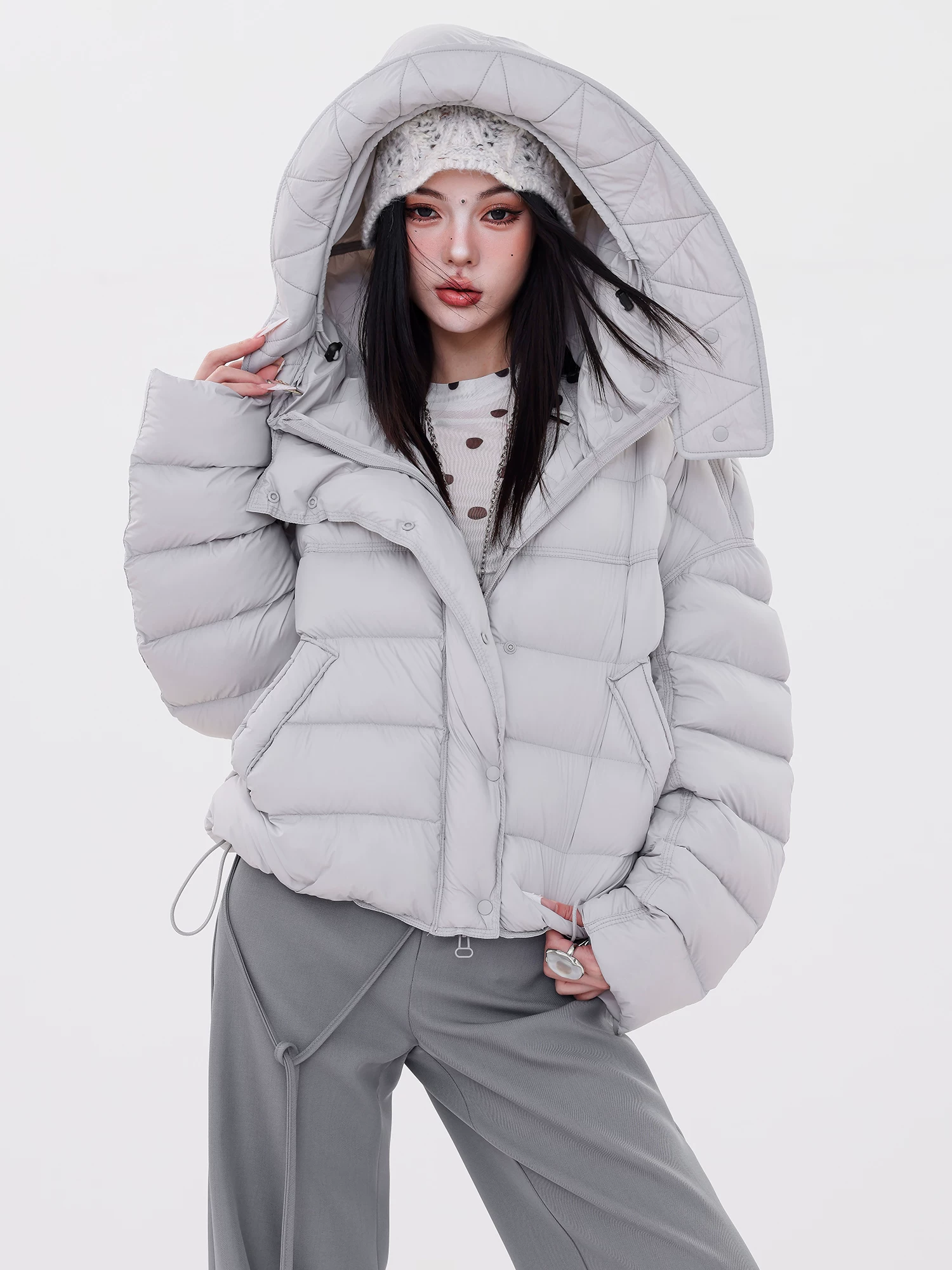 Áo khoác phao ngắn có mũ trùm đầu ABWLR Snow Country Warm Winter-Original Cloud Puff dành cho nữ, dáng rộng, màu trắng, chất liệu lông vũ 95%