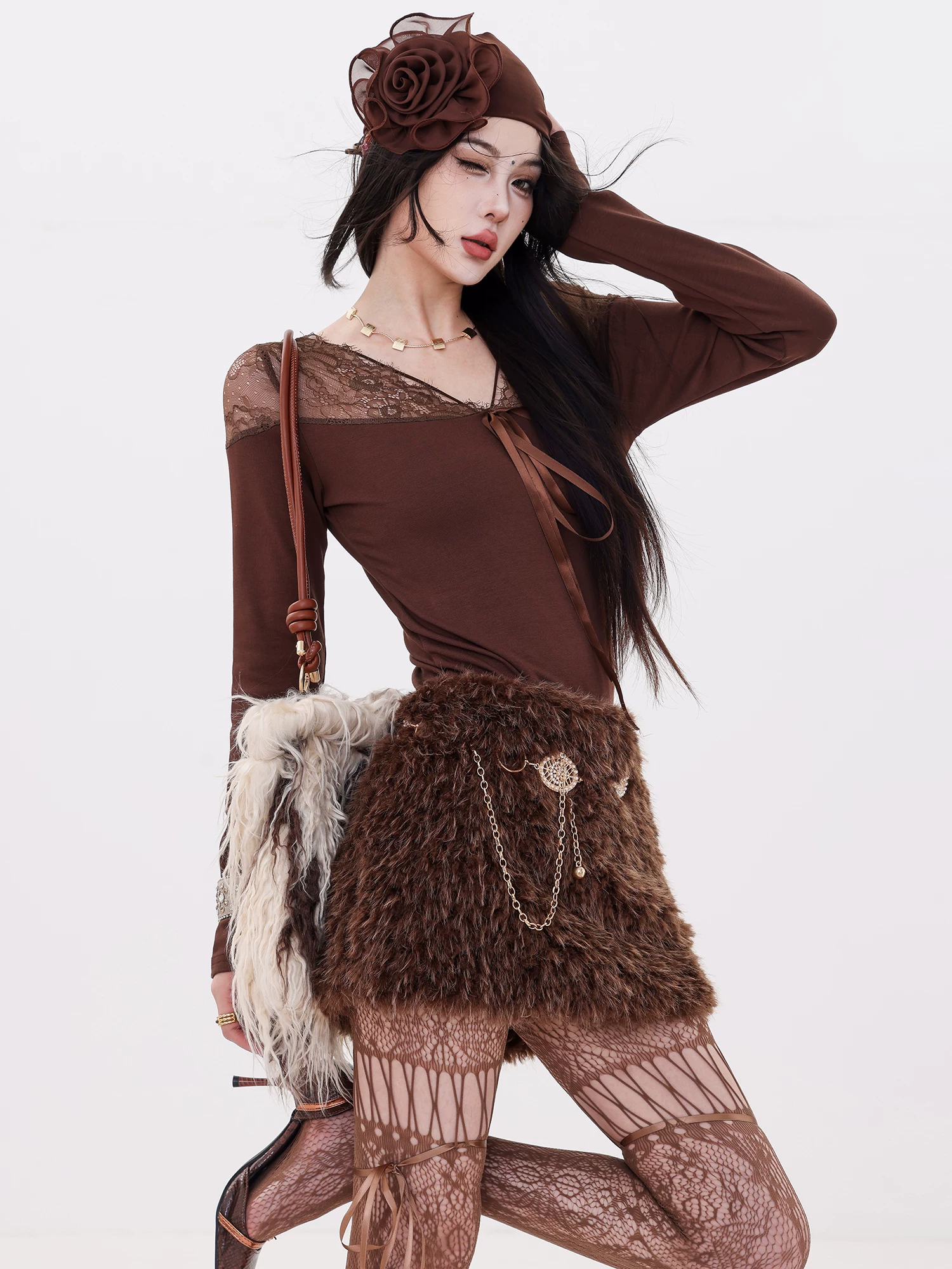 ABWLR Muse's Words - Áo thun dài tay phối ren kiểu Pháp nguyên bản, nhẹ nhàng và tinh tế dành cho nữ, mang phong cách thiết kế và dáng ôm.