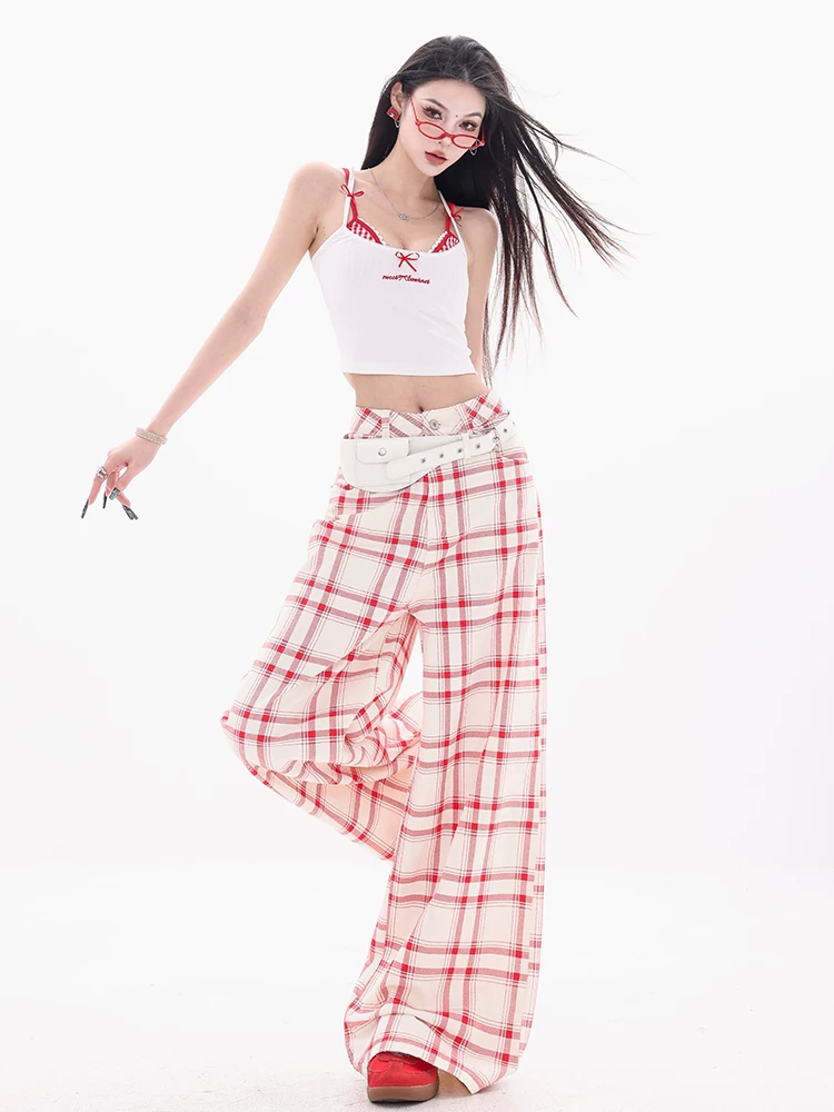 Quần kẻ sọc đỏ trắng dáng rộng phong cách mới năm 2025 của ABWEAR Sweetheart Beauty High School - thiết kế độc đáo, dáng rộng, thoải mái cho nữ