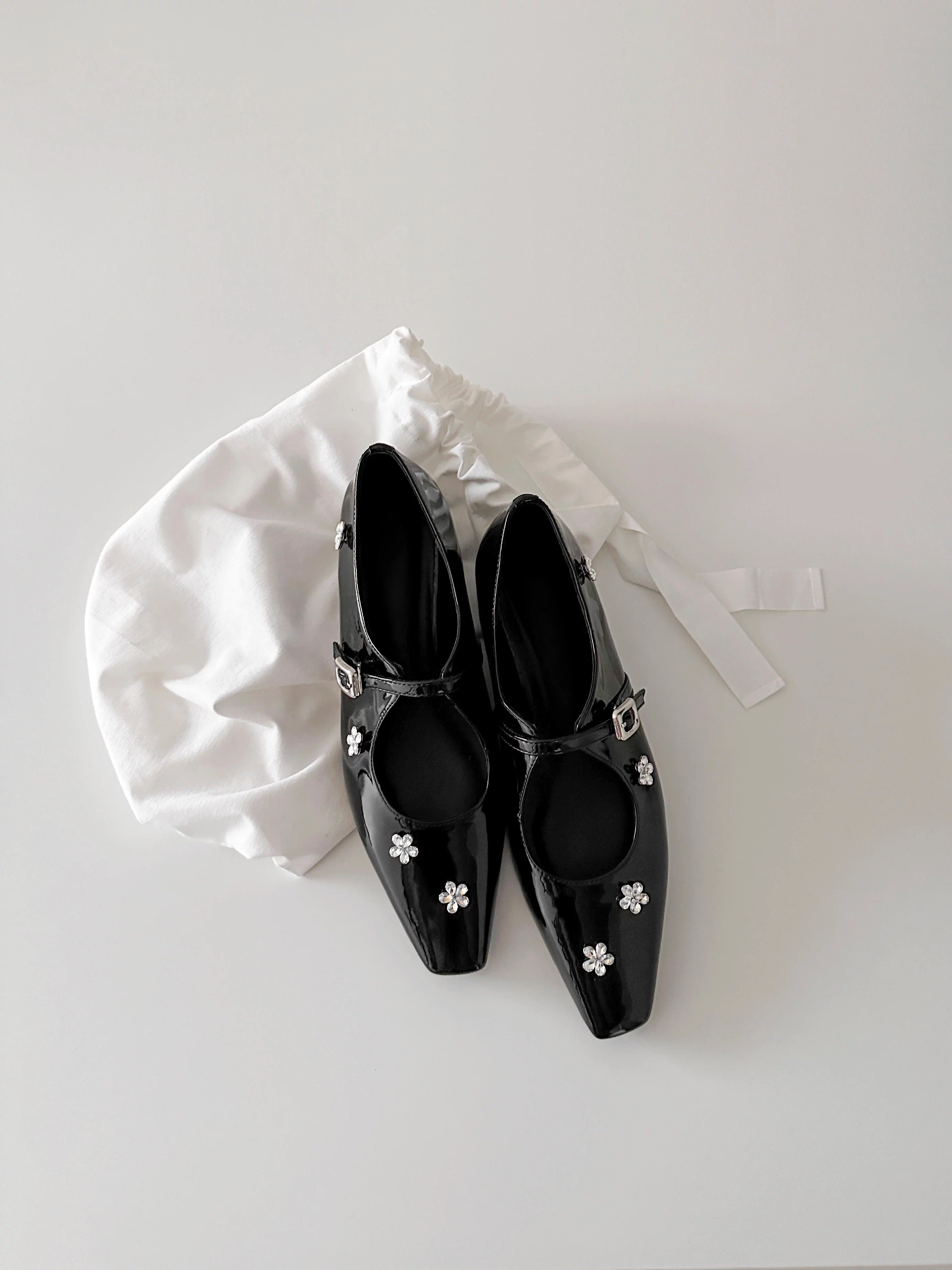 Phiên bản da cừu ~ Giày da thật tăng chiều cao mũi vuông nhỏ dành cho nữ, giày Mary Jane miệng nông đính hoa phong cách Pháp có quai đơn.