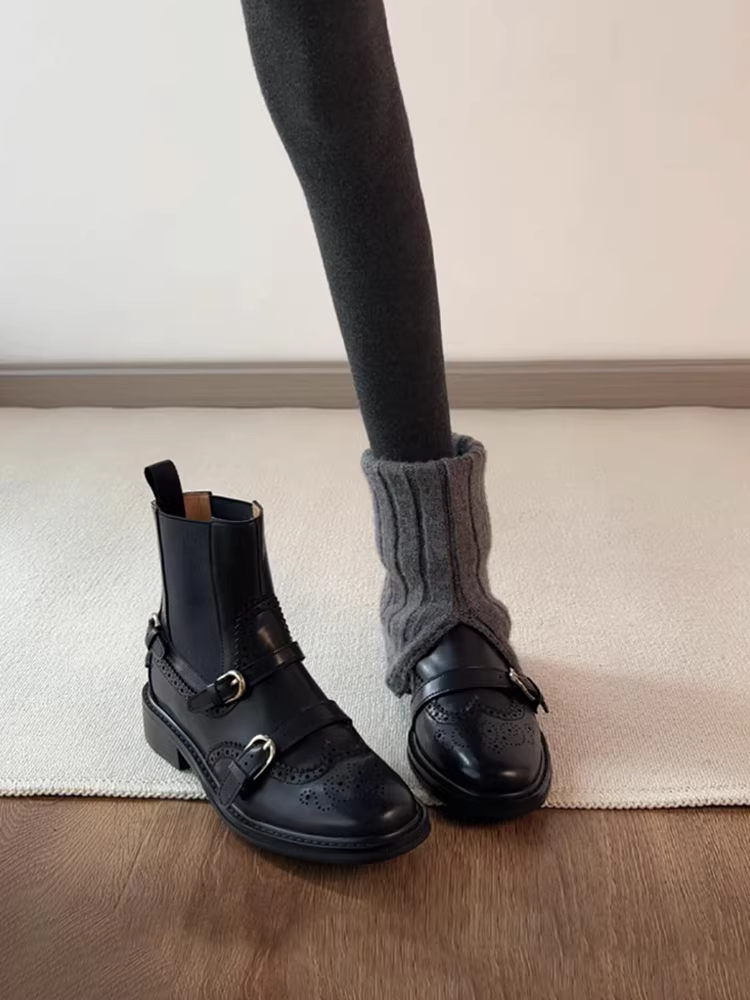 Phiên bản da bò ~ Giày Chelsea da thật thiết kế độc đáo, kiểu brogue chạm khắc, dành cho nữ, có khóa thắt lưng, gót thấp, kiểu dáng ôm chân.