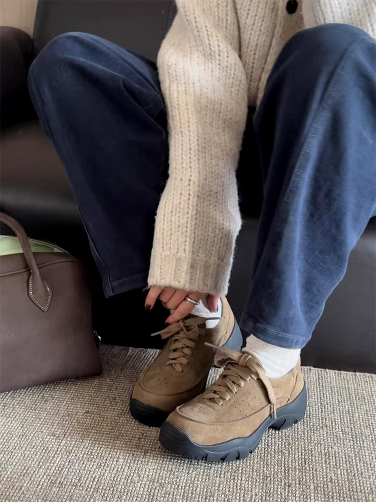 Phiên bản da cừu ~ Giày đi bộ đường dài thể thao đế dày bằng da lộn có đế dày, giày đơn cổ sâu có dây buộc kiểu cổ điển.