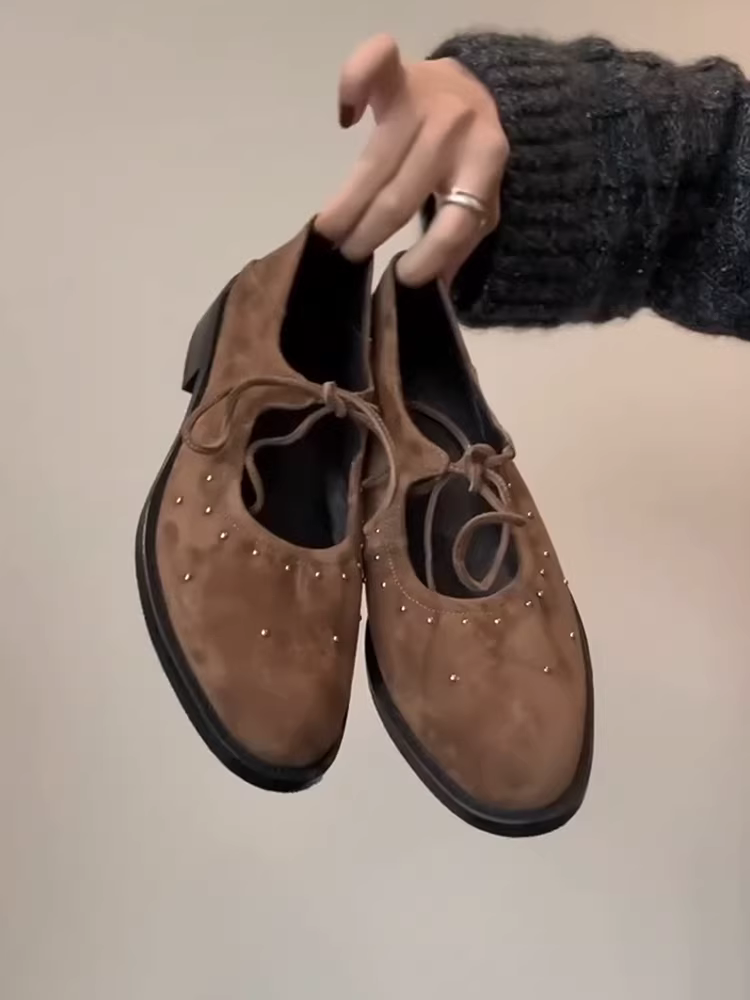 Phiên bản da cừu ~ Giày Mary Jane mũi tròn kiểu punk mới dành cho nữ, giày da thật mũi tròn đính đinh tán nhỏ