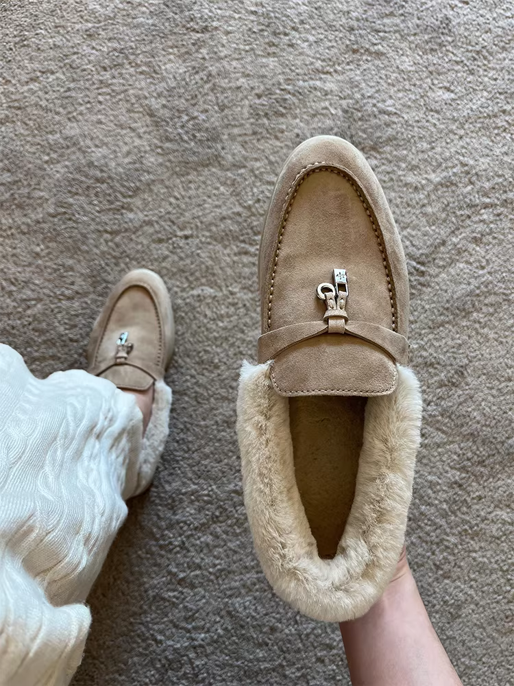 Phiên bản da cừu ~ Giày lười có khóa tua rua phong cách Anh quốc ấm áp thời trang mùa thu đông dành cho nữ với giày lười có lông nhung