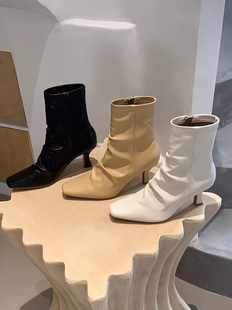 Pear Xiaoqi~ Phong cách thanh lịch kiểu Pháp kết hợp với váy, bốt ôm sát dành cho nữ, bốt ngắn mũi vuông có khóa kéo bên hông bằng da thật cao gót.