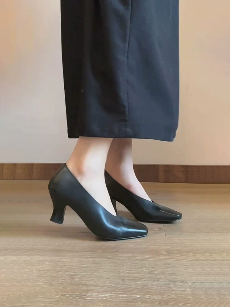 Phiên bản da cừu ~ Giày cao gót cổ điển kiểu retro dành cho nữ, mũi vuông, miệng nông, giày da thật kiểu slip-on, giày đế bệt gót dày tối giản