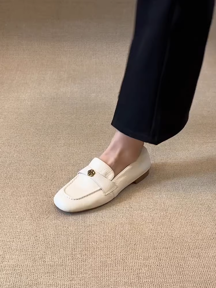 Phiên bản da cừu ~ Giày lười đế bằng màu trắng dịu dàng thanh lịch dành cho nữ, giày đơn mũi vuông, giày da nhỏ hoa trà cổ điển