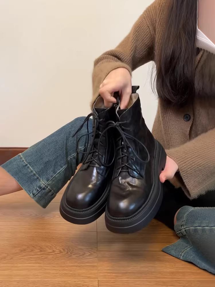 Phiên bản da bò ~ Giày bốt Martin đế dày đa năng bằng da đã qua xử lý dành cho nữ, giày bốt ngắn buộc dây kiểu cổ điển giúp thon gọn dáng người khi đi dạo ngoài trời