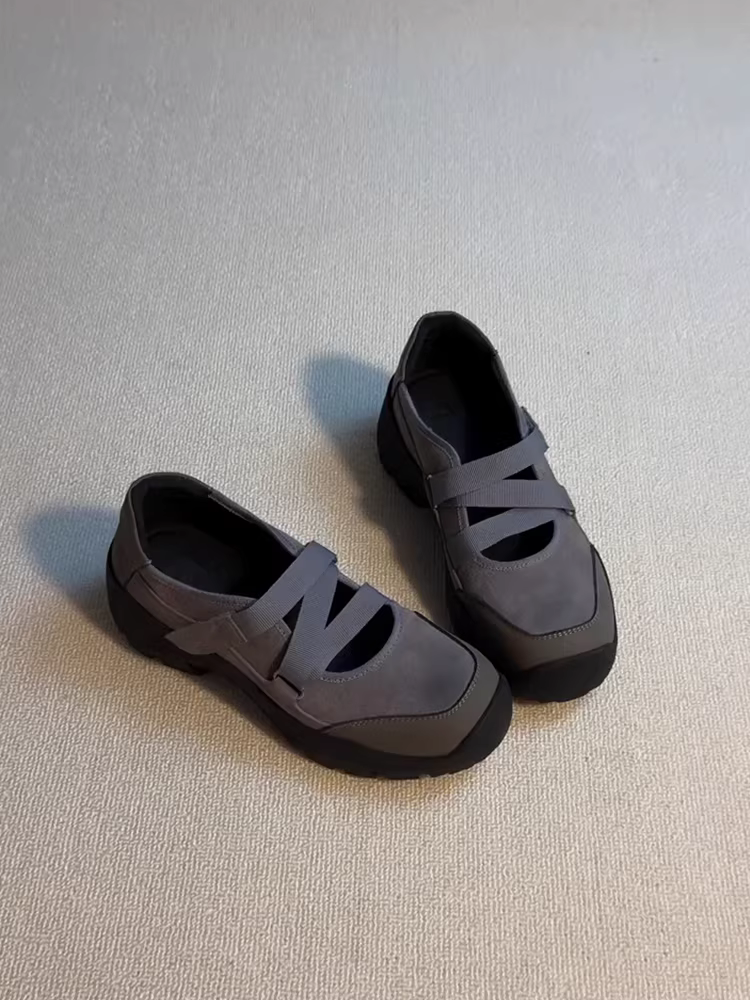 Phiên bản da cừu ~ giày thể thao nhẹ nhàng, phong cách retro dành cho nữ với dây đeo chéo, mũi tròn, đế dày bằng da lộn, giày Mary Jane thoải mái