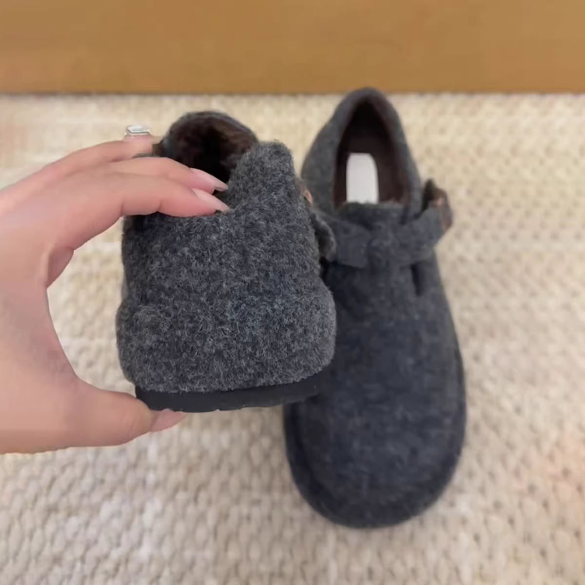 Phiên bản da cừu ~ Giày Birkenstock có đế dày tăng chiều cao dành cho nữ, kiểu lười, lót lông cừu, giày lông ấm áp để mặc ngoài trời, giày cotton.