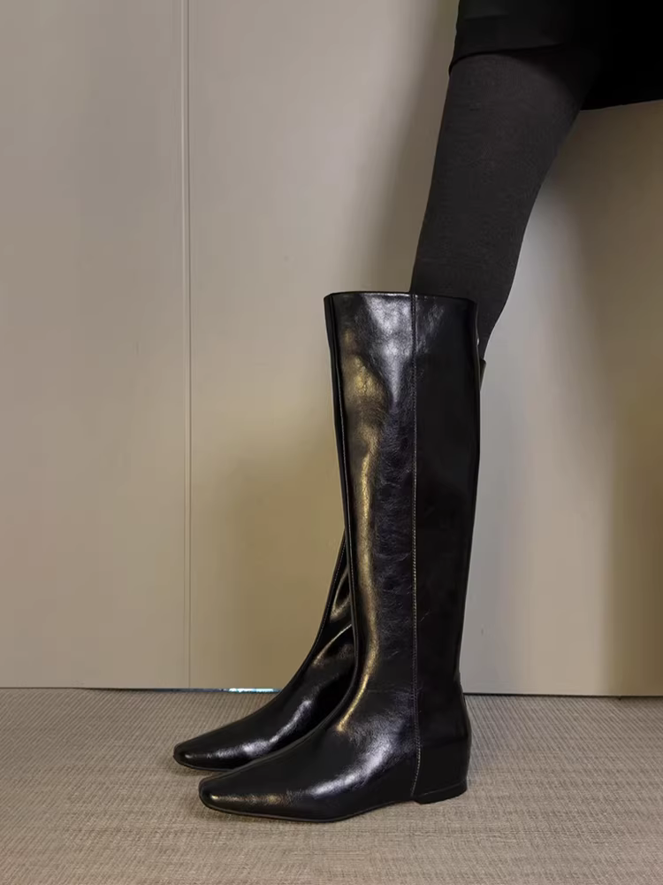 Phiên bản da bò~ Giày bốt dài da thật màu đen phong cách Anh quốc thanh lịch dành cho nữ với mũi vuông, nâng gót giấu kín, khóa kéo phía sau, kiểu bốt cưỡi ngựa ống dày