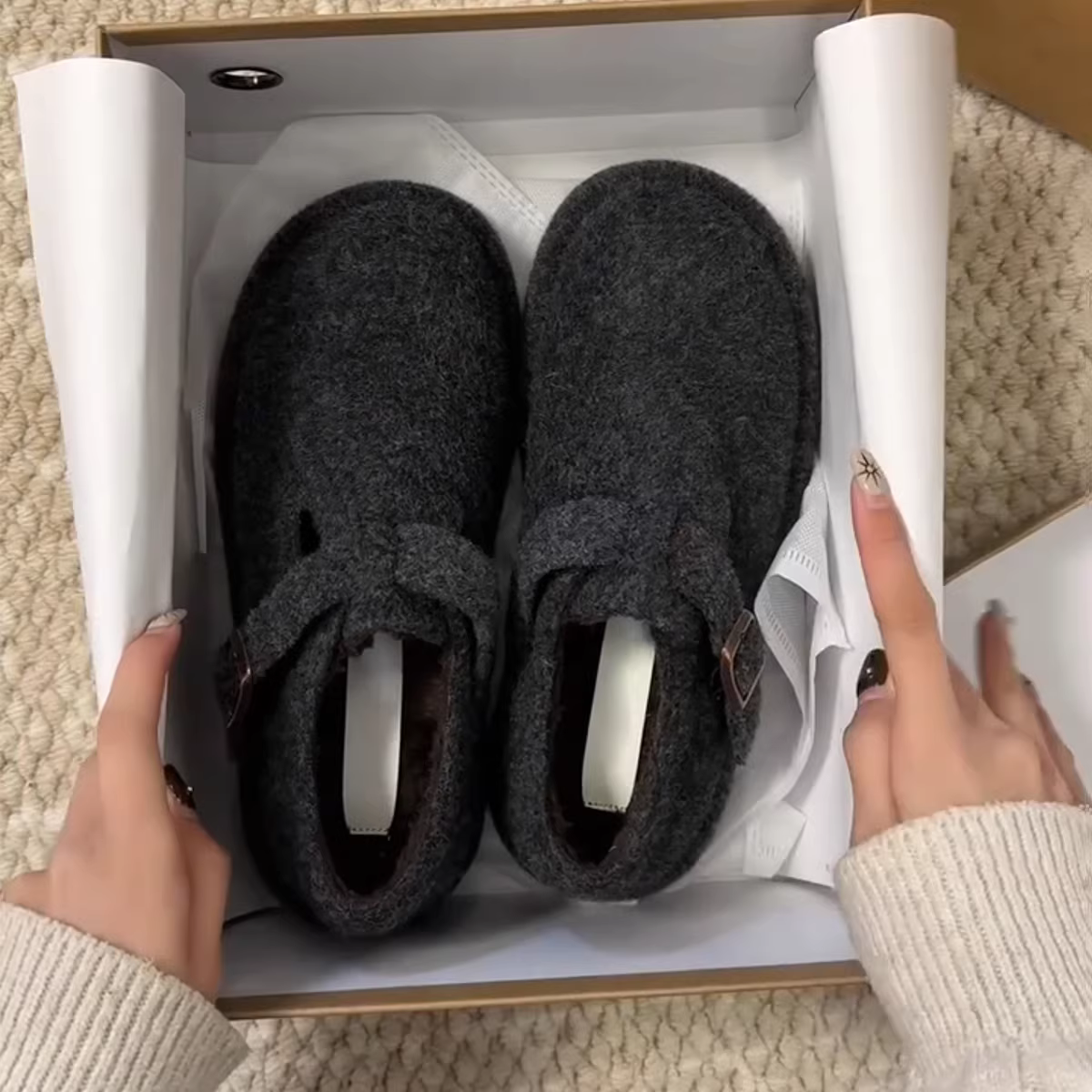 Phiên bản da cừu ~ Giày Birkenstock có đế dày tăng chiều cao dành cho nữ, kiểu lười, lót lông cừu, giày lông ấm áp để mặc ngoài trời, giày cotton.