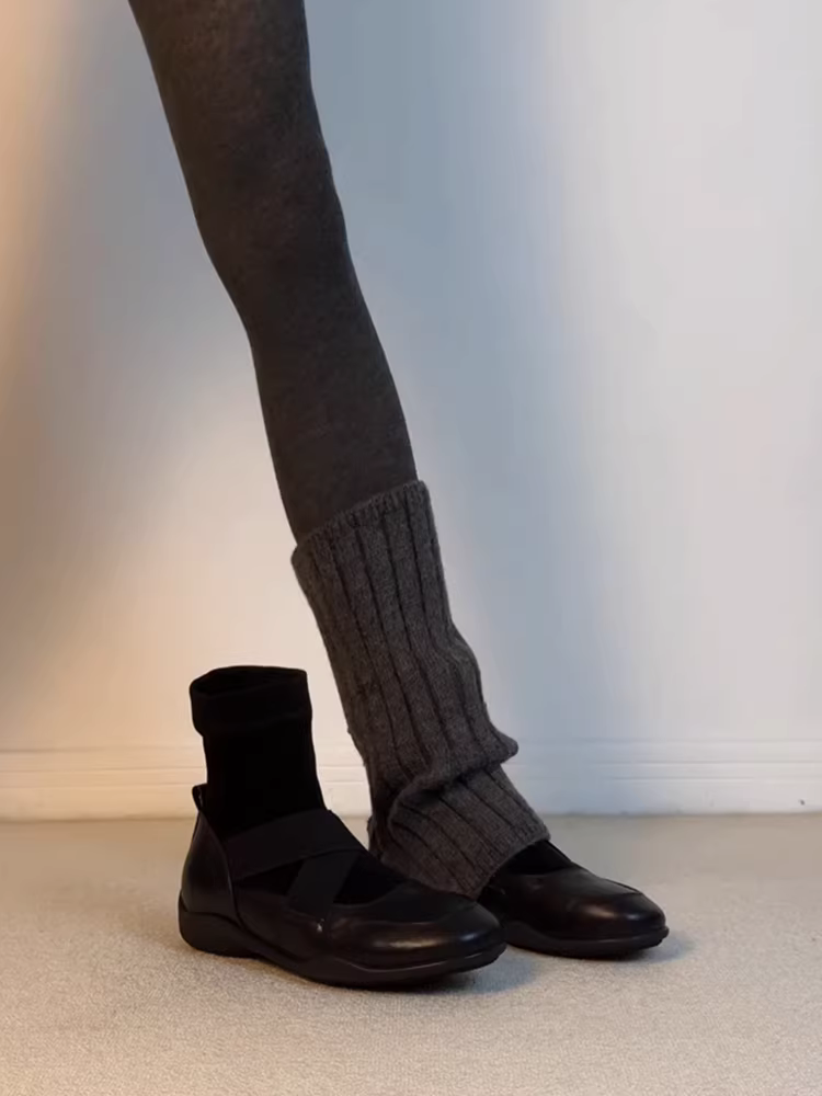 Phiên bản da bò ~ Giày bốt thon gọn co giãn phong cách múa ba lê thể thao dành cho nữ, giày bốt ngắn đa năng có dây đeo chéo kiểu Pháp đế dày thoải mái và giảm béo