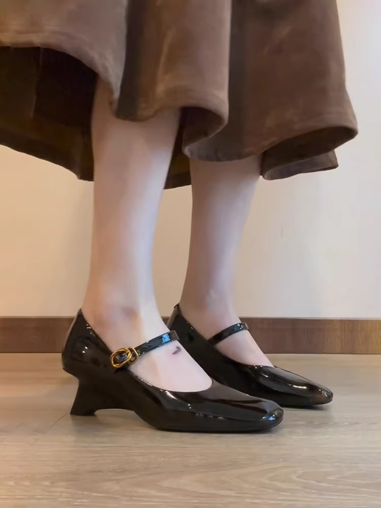 Phiên bản da cừu ~ Giày Mary Jane màu hổ phách mới dành cho nữ, quai đơn, gót wedge, mũi vuông, giày da nhỏ, giày cao gót da thật